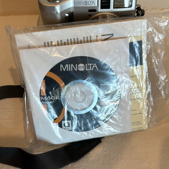 Minolta Dimage S414 4.0 MP digital camera - Picture 9 of 9